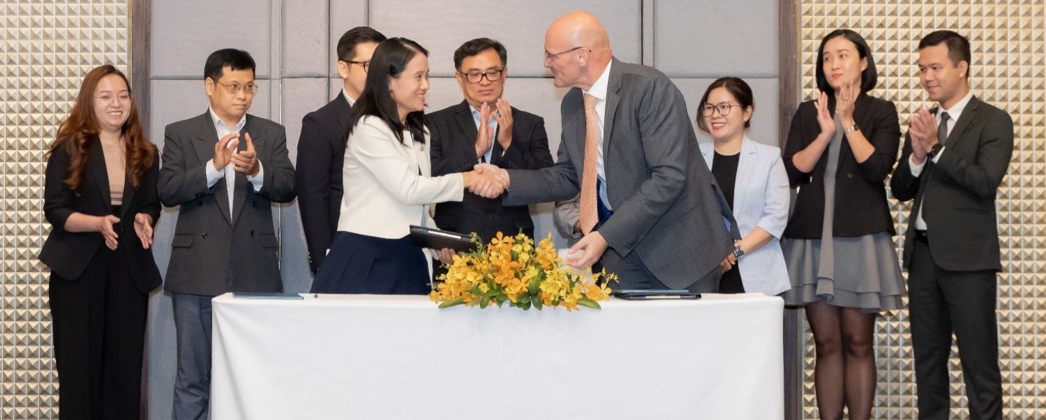 Signing Ceremony Memorandum Of Understanding Between Caravelle Saigon Hotel And Ueh College Of Business

